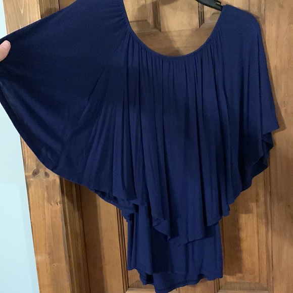 2/$10 Boutique top. - Picture 2 of 3